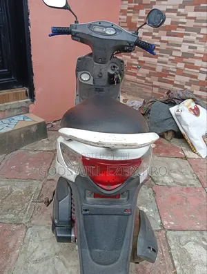 Kymco 2004 White