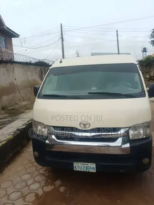 Toyota HiAce 2017 White