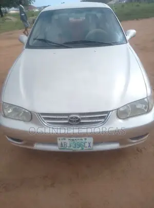 Toyota Corolla 2.0 D Hatchback 2001 Gold
