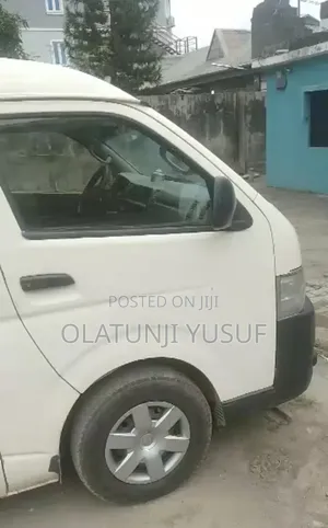 Toyota HiAce 2017 White