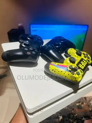 Neat Fairly Used Ps4 Console With Three Game Pads