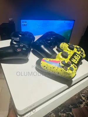 Neat Fairly Used Ps4 Console With Three Game Pads