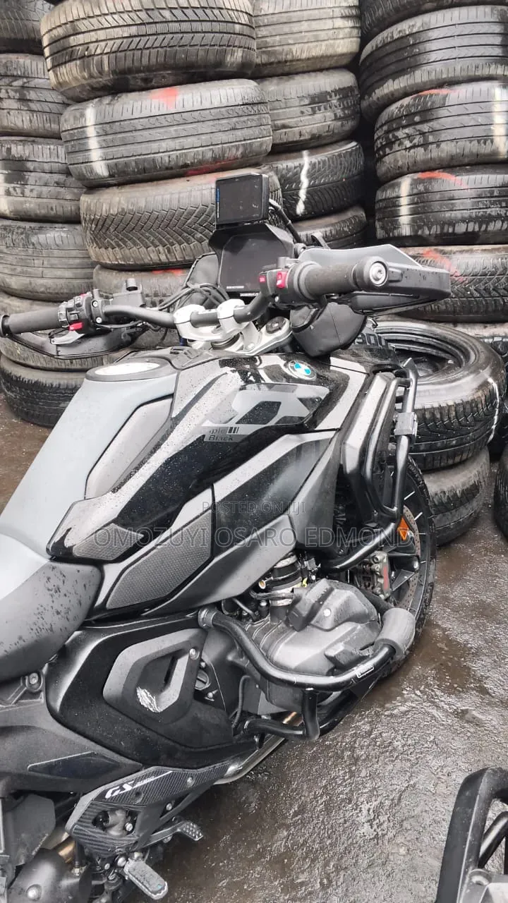 BMW R32 2024 Black