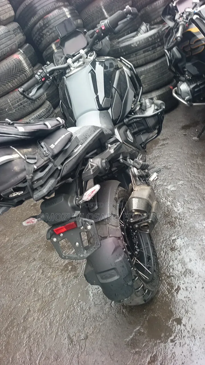 BMW R32 2024 Black