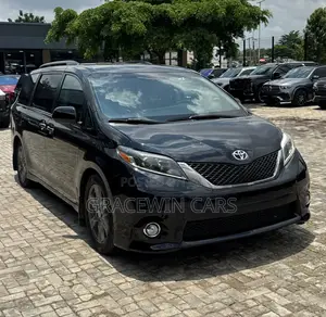 Toyota Sienna 2014 Black