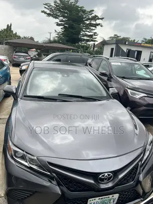 Toyota Camry SE FWD (2.5L 4cyl 8AM) 2018 Gray