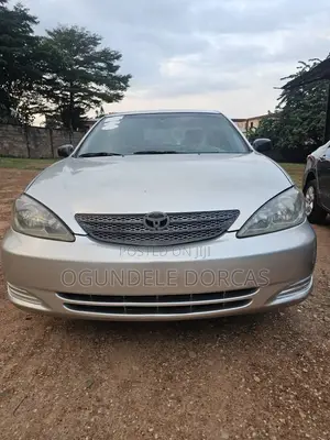 Toyota Camry XLE 4dr Sedan (2.4L 4cyl 4A) 2004 Silver