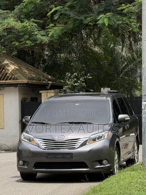 Toyota Sienna Limited 7 Passenger (3.5L 6cyl 6A) 2016 Gray