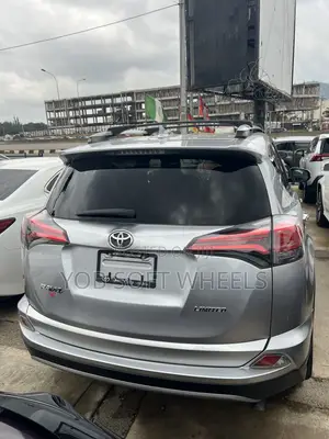 Toyota RAV4 Limited AWD (2.5L 4cyl 6A) 2017 Silver