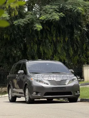 Toyota Sienna Limited 7 Passenger (3.5L 6cyl 6A) 2016 Gray