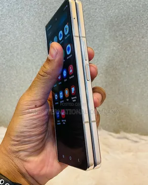 New Samsung Galaxy Z Fold4 256 GB White