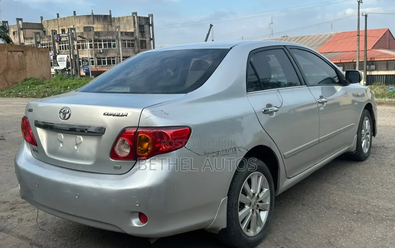 Toyota Corolla 2010 Silver