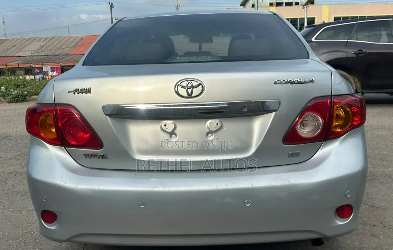 Toyota Corolla 2010 Silver