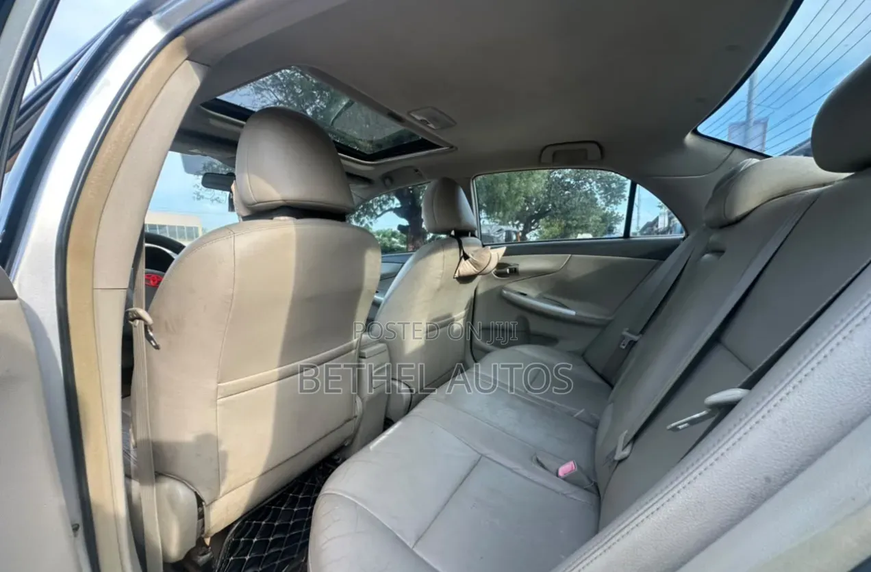 Toyota Corolla 2010 Silver