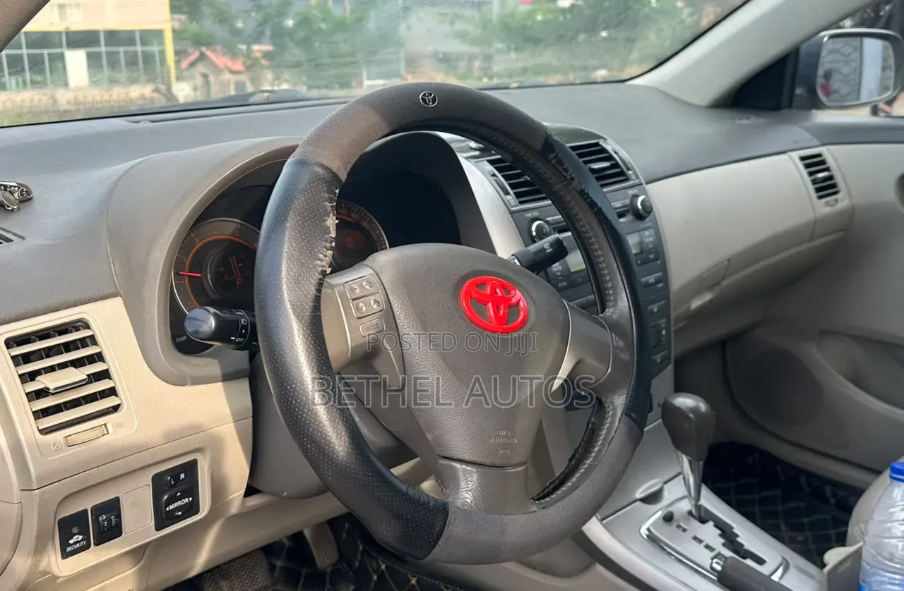 Toyota Corolla 2010 Silver