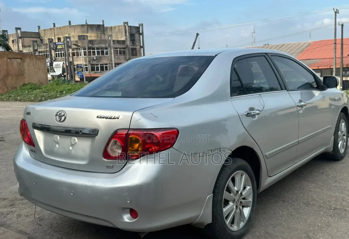 Toyota Corolla 2010 Silver