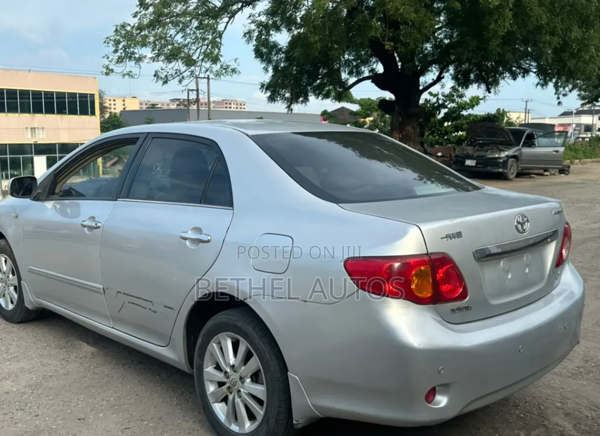 Toyota Corolla 2010 Silver