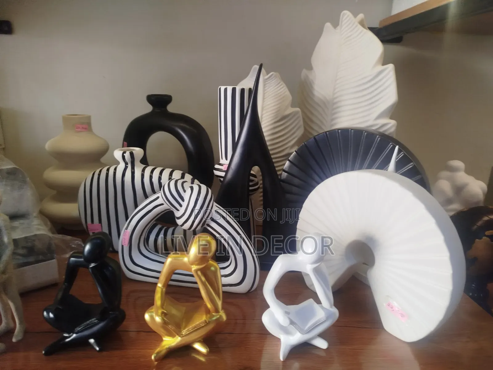 Lovely Decor for Shelves