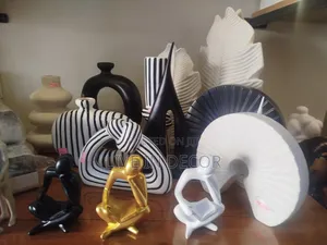 Lovely Decor for Shelves