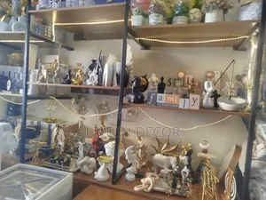 Lovely Decor for Shelves