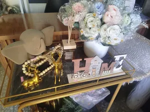 Lovely Decor for Shelves