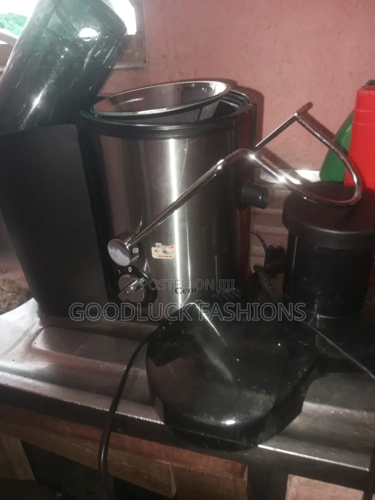 Century Barely Used Juice Extractor