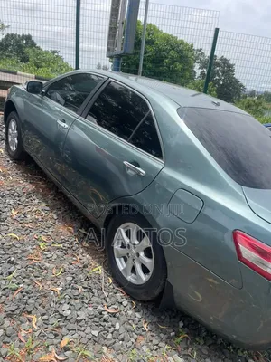 Toyota Camry LE 4dr Sedan (2.5L 4cyl 6AM) 2010
