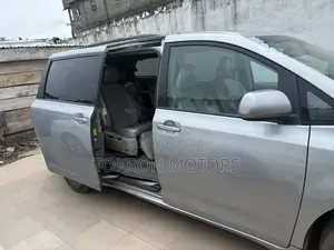Toyota Sienna 2014 Silver
