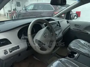 Toyota Sienna 2014 Silver