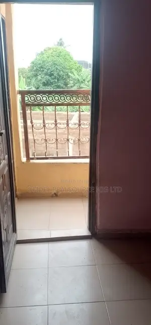 3bdrm Block of Flats in Ezenei Axis, Oshimili South for rent