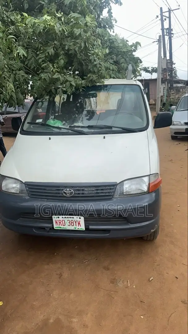 Toyota HiAce 2000 White