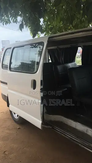 Toyota HiAce 2000 White