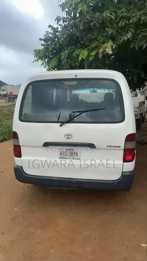 Toyota HiAce 2000 White