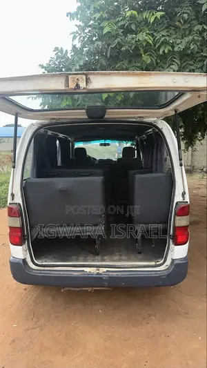 Toyota HiAce 2000 White