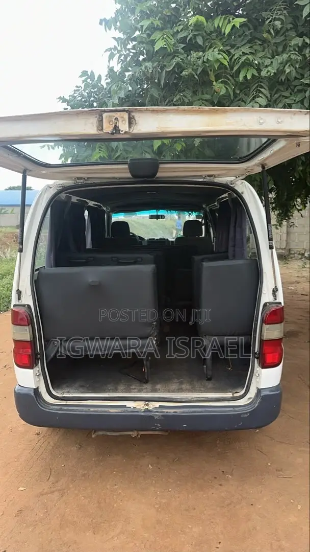 Toyota HiAce 2000 White