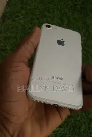 Apple iPhone 7 32 GB Silver