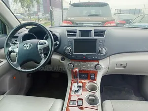 Toyota Highlander Limited 2011 Silver