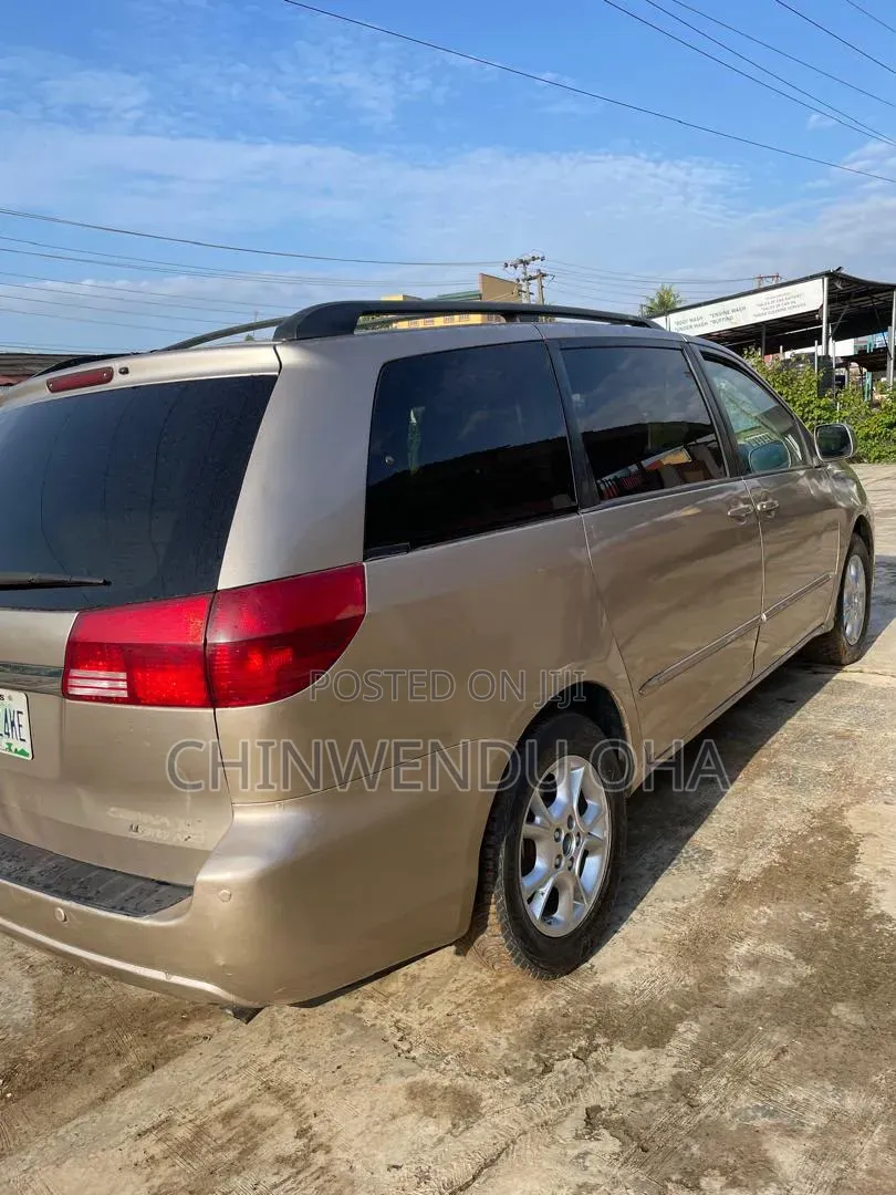 Toyota Sienna 2005 Gray