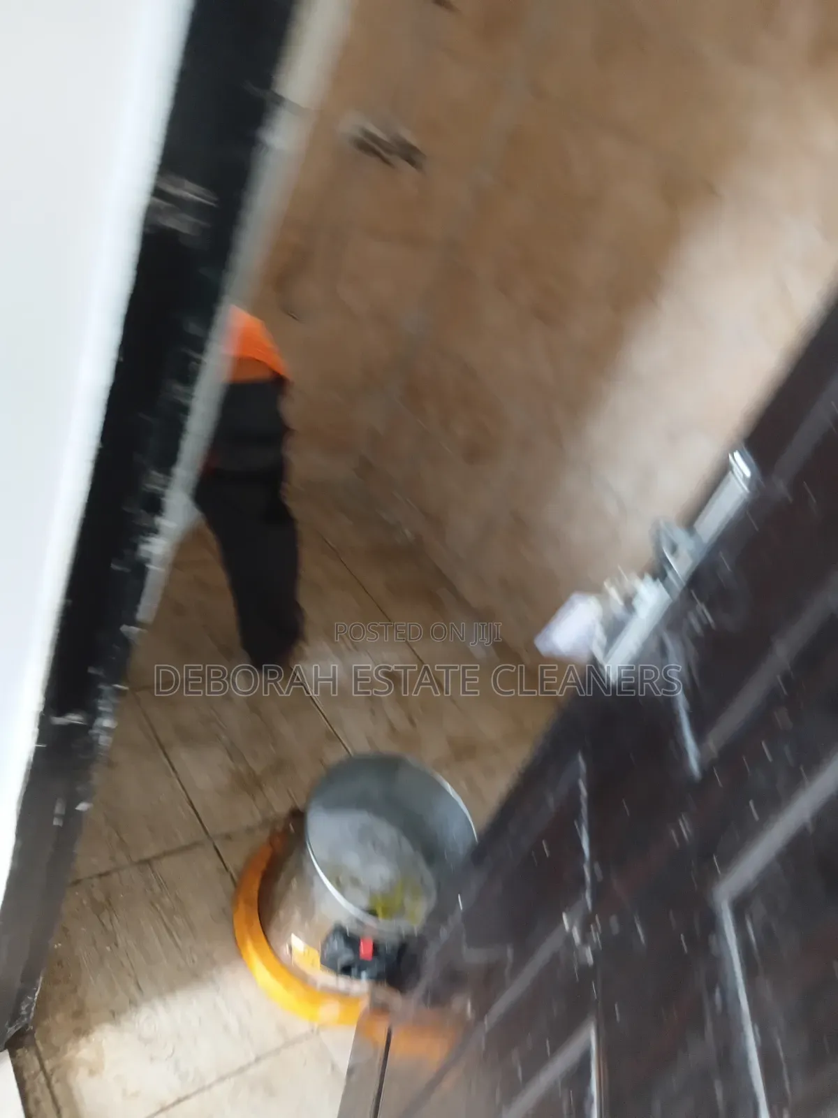 Toilet Set Scrubbing Service