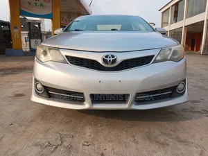 Toyota Camry SE V6 4dr Sedan (3.5L 6cyl 6A) 2013 Silver