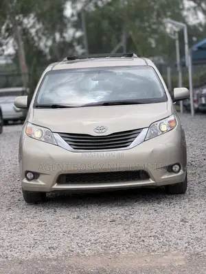 Toyota Sienna 2014 Gold