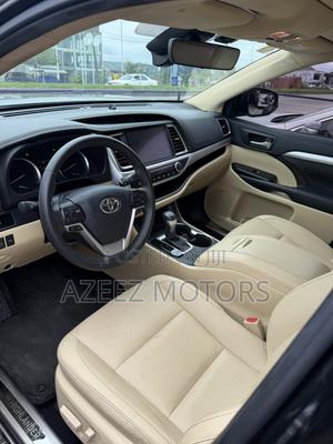Toyota Highlander LE AWD 2020 Black