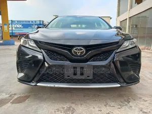Toyota Camry XLE FWD (2.5L 4cyl 8AM) 2018 Black