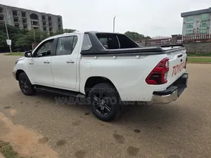 Toyota Hilux 2024 White