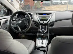 Hyundai Elantra 2012 Red