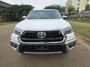 Toyota Hilux 2024 White