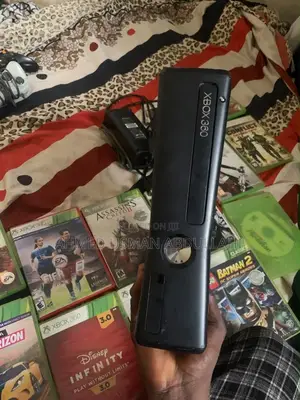 Xbox 360 With Several CDS