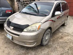 Toyota Sienna LE AWD 2005 Gold