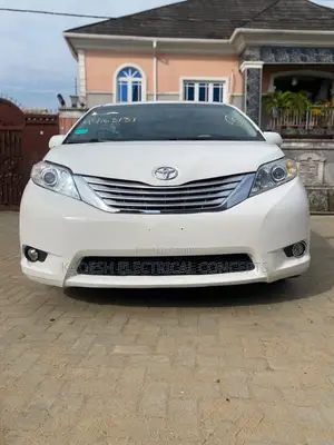 Toyota Sienna 2012 White