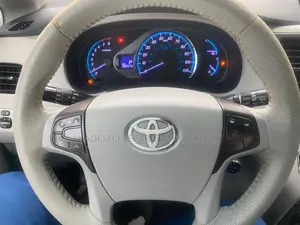 Toyota Sienna 2012 White